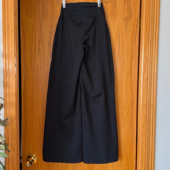 Gilly Hicks Black High-Rise Wide-Leg Pants - Picture 3 of 3